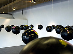 Dark Globe (enclosed systems) Francis Elliott - Foundry, 2009 ©CFPR